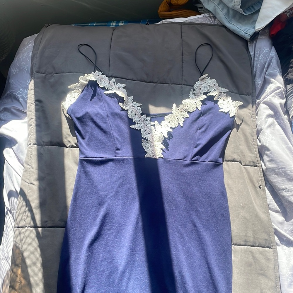 large stretch dress with lace details